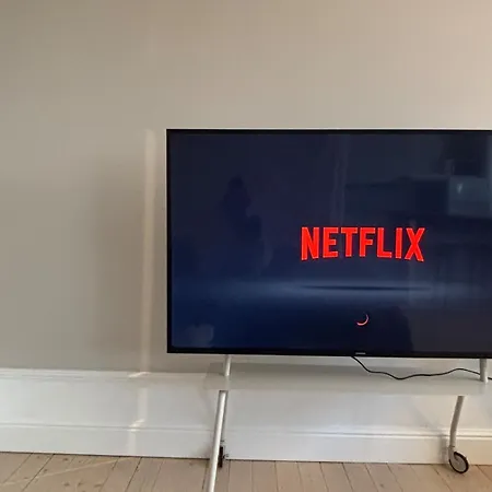 Idyllic In The Heart Of דירה