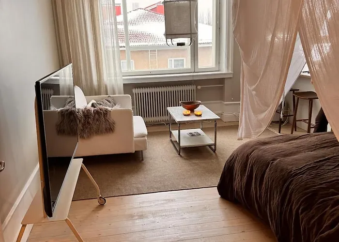 Idyllic In The Heart Of * להטי