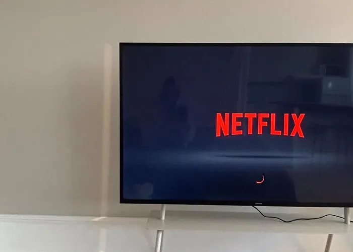 Idyllic In The Heart Of דירה